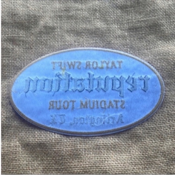 Collectors Patch Taylor Swift Patch Reputation
Arlington Texas
Rare !! - Picture 2 of 6